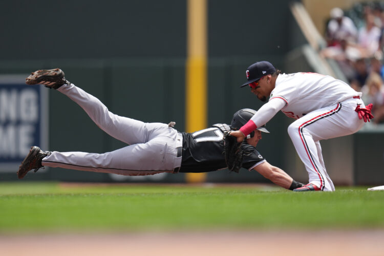White Sox avoid sweep by shutting out Twins